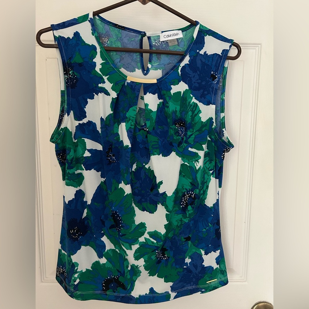 Calvin Klein shell size Medium